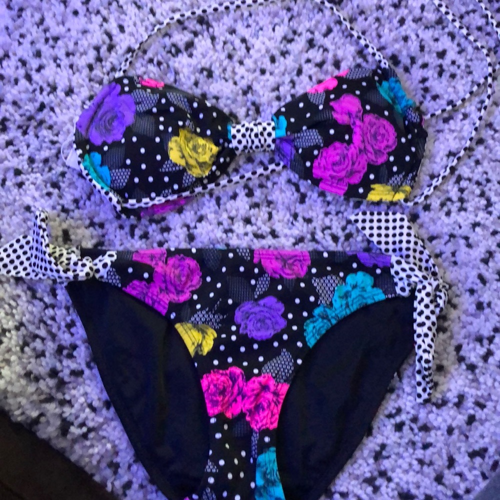 Reversible swim suit